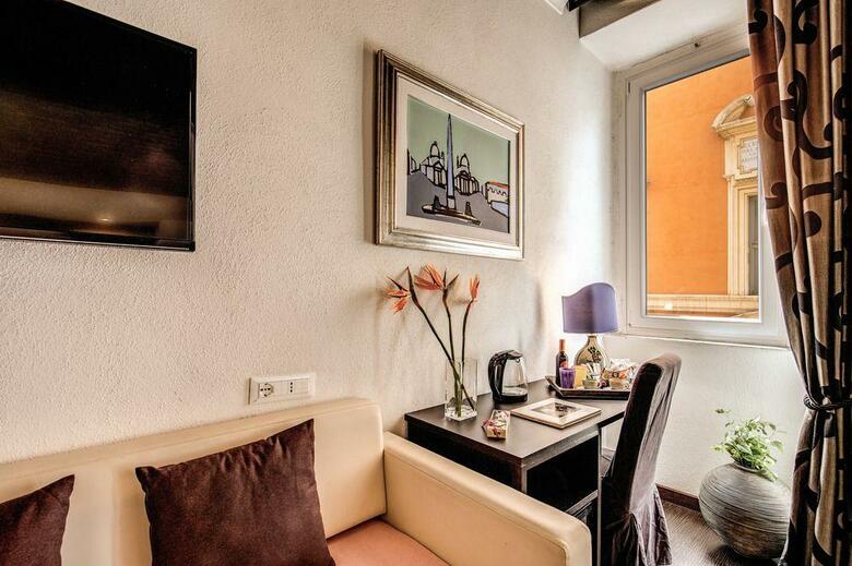 Tritone Top House