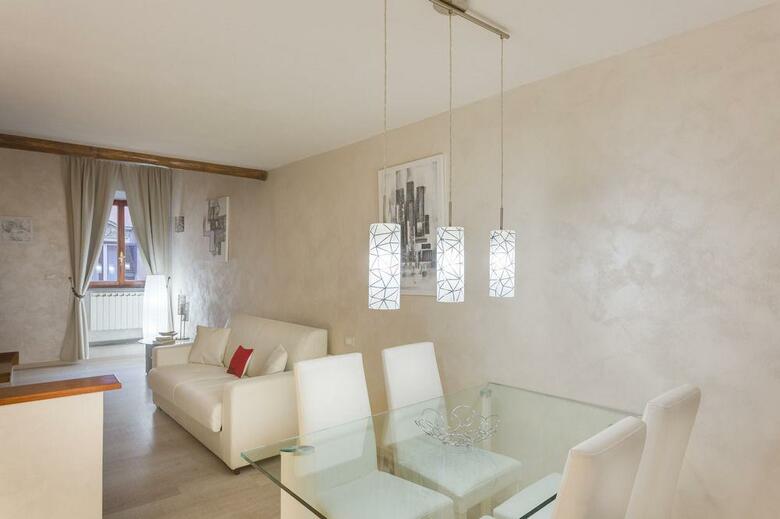 Tritone Top House
