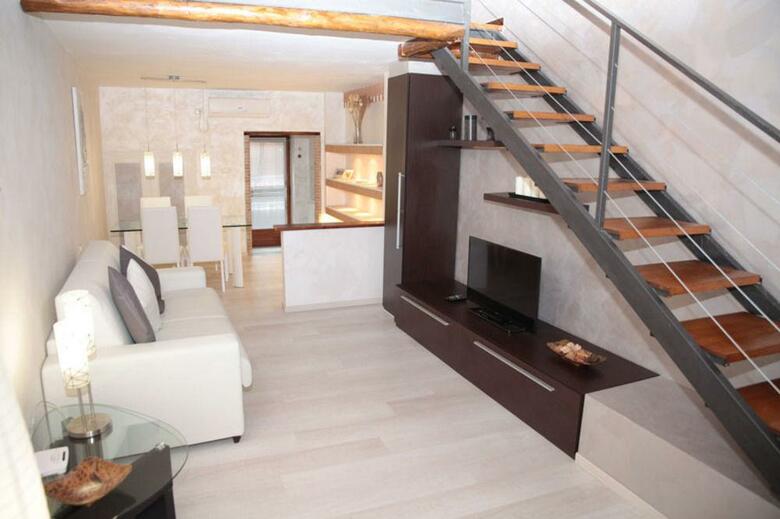 Tritone Top House