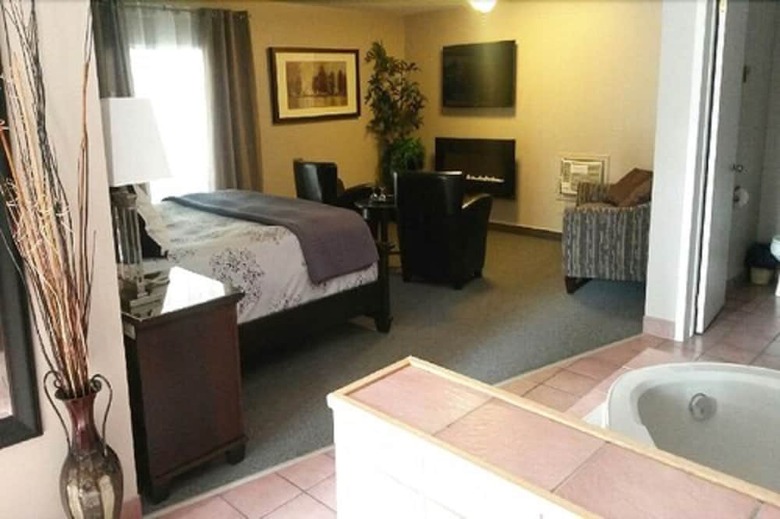 Hotel Pine Dale Motor Inn