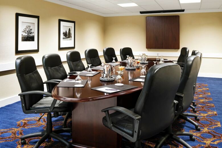 Sheraton Milwaukee Brookfield Hotel