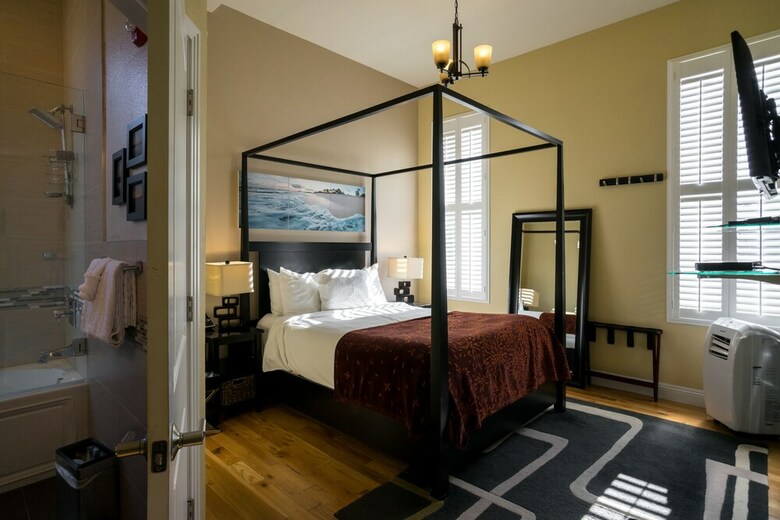 Hotel Rio Vista Suites