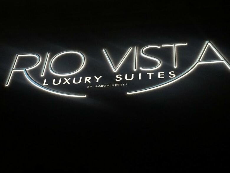 Hotel Rio Vista Suites