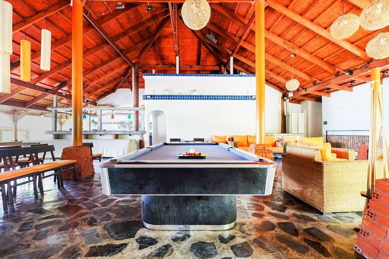 Apartamento Oyo The Chalet Phuket Resort
