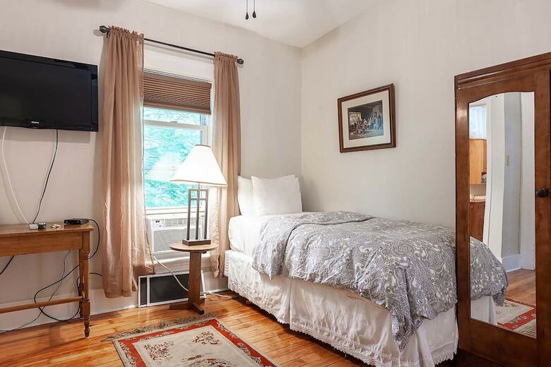 Bed & Breakfast Stone Maiden Inn