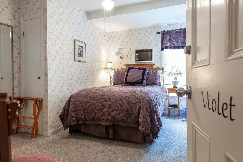 Bed & Breakfast Stone Maiden Inn