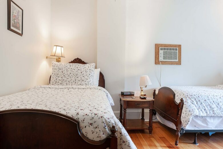 Bed & Breakfast Stone Maiden Inn