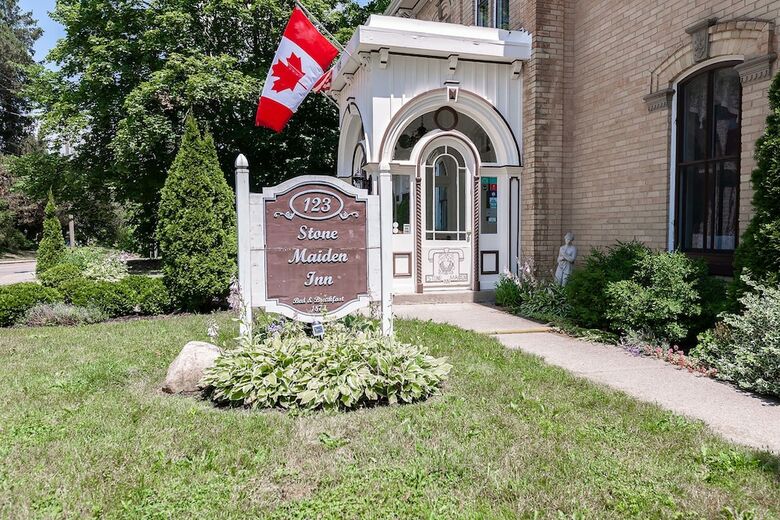 Bed & Breakfast Stone Maiden Inn