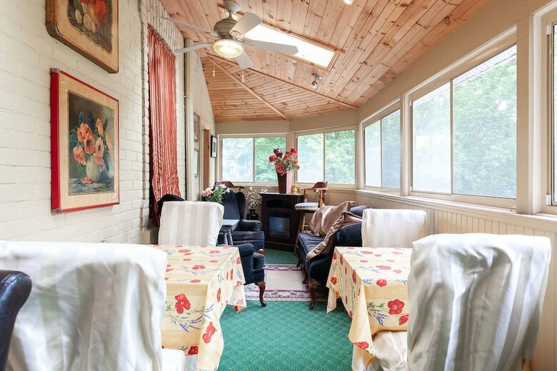 Bed & Breakfast Stone Maiden Inn