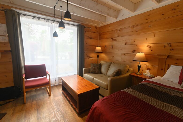 Hotel Forest Motel & Woodland Retreat