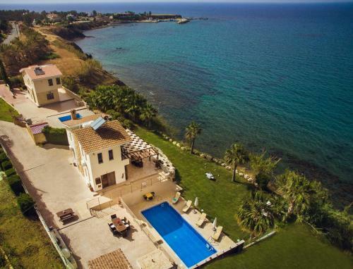 Kallinousa Beach Villa