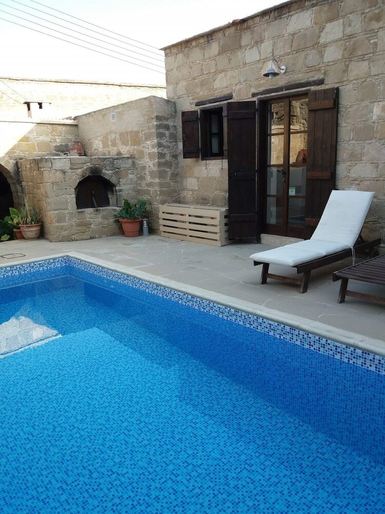Apartamento Niovi Traditional Houses