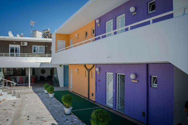 Aparthotel Family House Studios