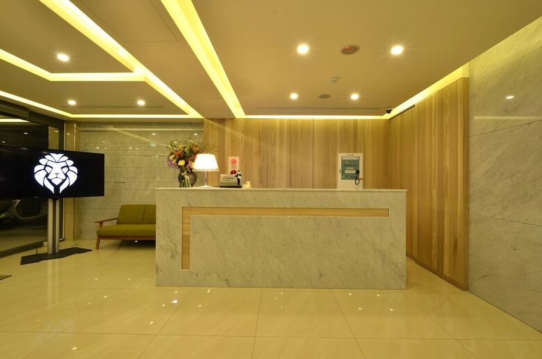 Plus Hotel