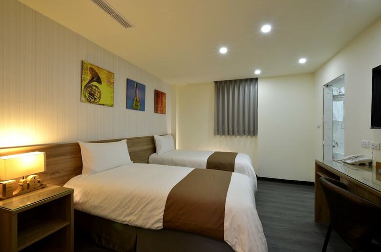 Plus Hotel