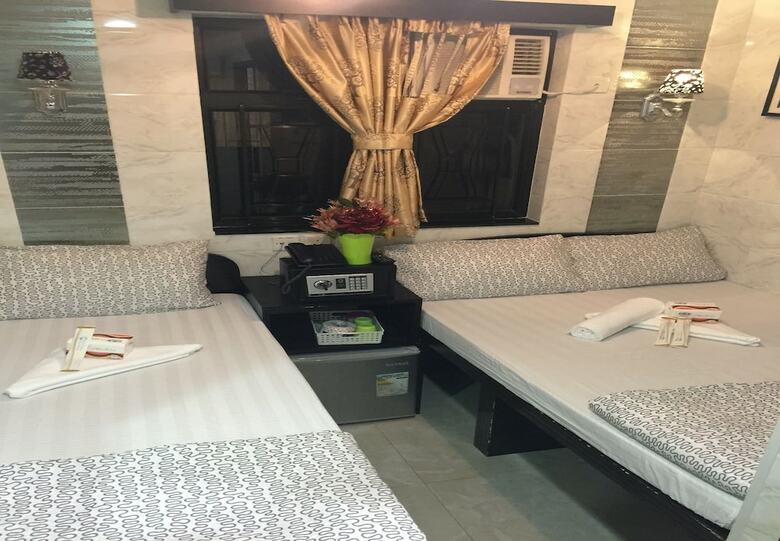 Hotel Skylark