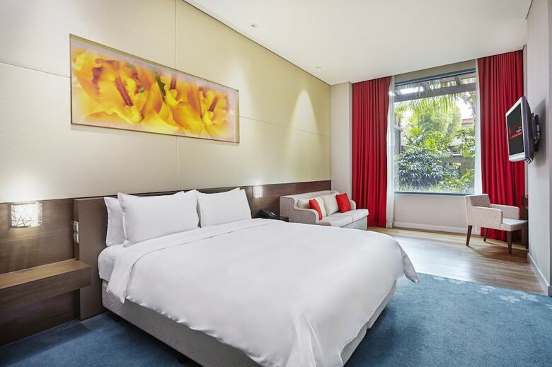 Resorts World Sentosa - Festive Hotel