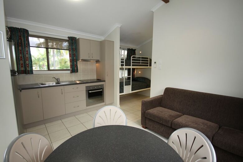 Cabana Brisbane Gateway Resort