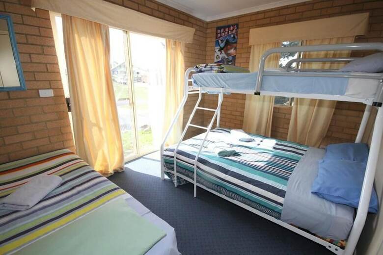 Acacia Snowy Motel