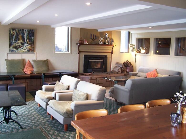 Posada Guthega Inn