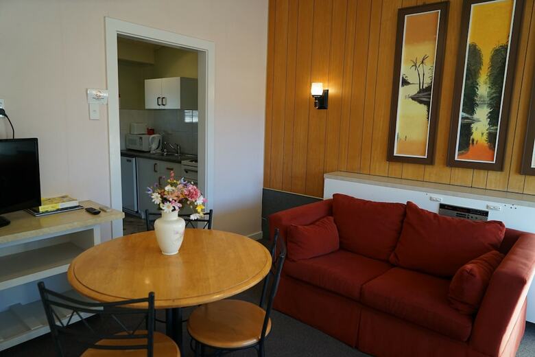 Tui Lodge Motel