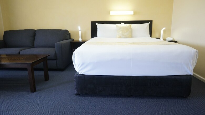 Highway Motor Inn