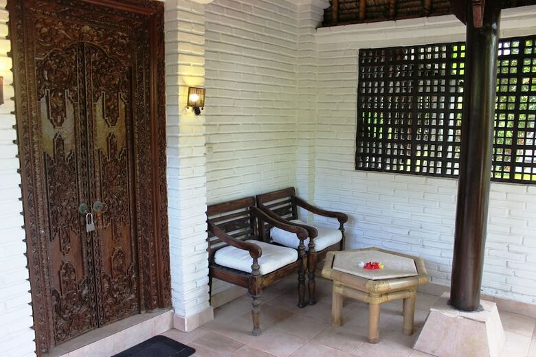 Anom Beach Hotel