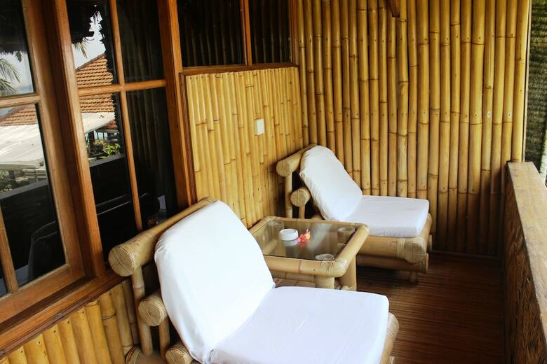 Anom Beach Hotel