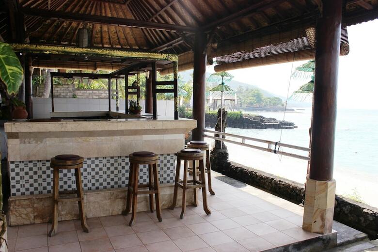 Anom Beach Hotel