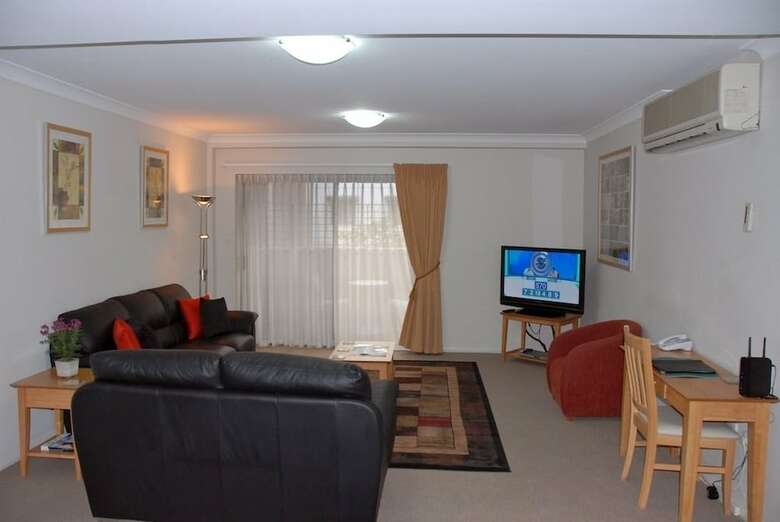 Apartamentos City West Accommodation