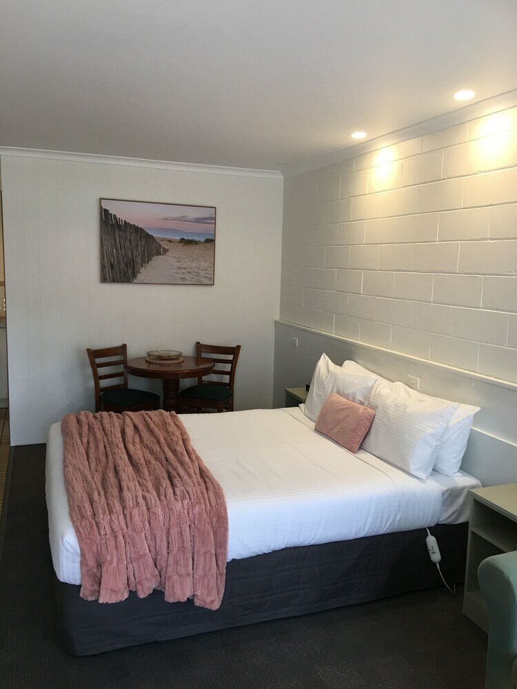 Sandbar Motel