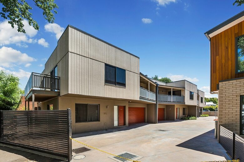 Motel National Hotel Complex And Bendigo Central Apartments