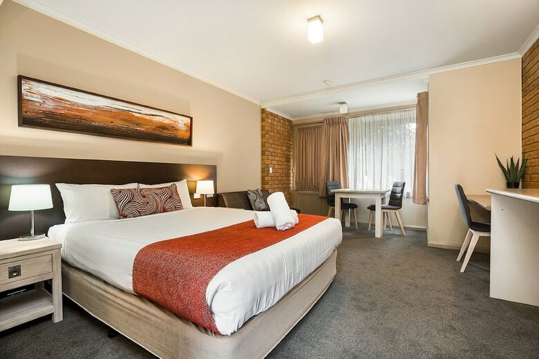 Motel National Hotel Complex And Bendigo Central Apartments