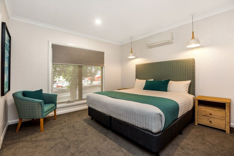 Motel National Hotel Complex And Bendigo Central Apartments