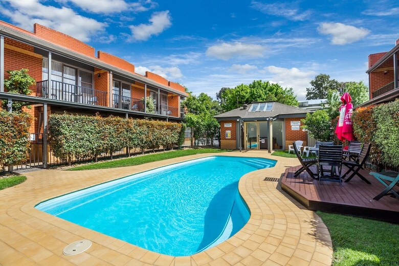 Motel National Hotel Complex And Bendigo Central Apartments