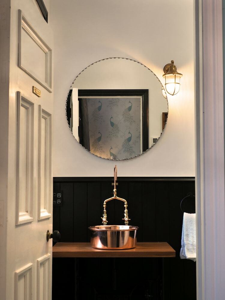 The Old Ferry Hotel B&B