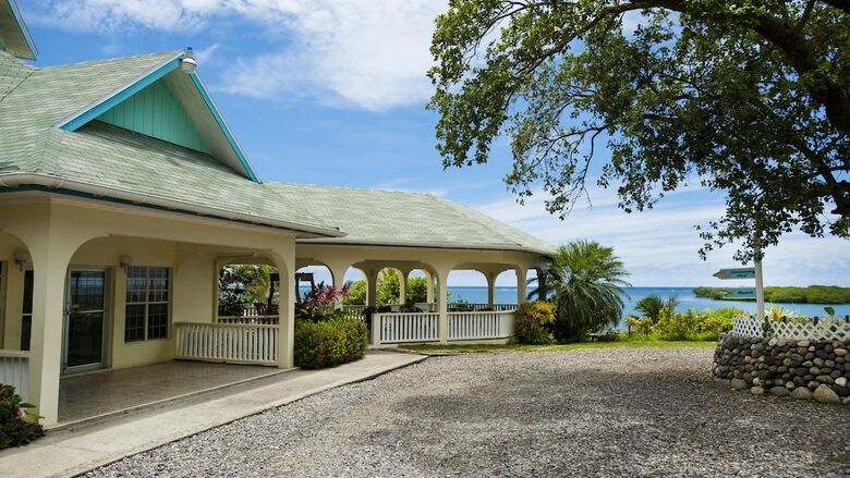 Hotel Turquoise Bay Dive & Beach Resort