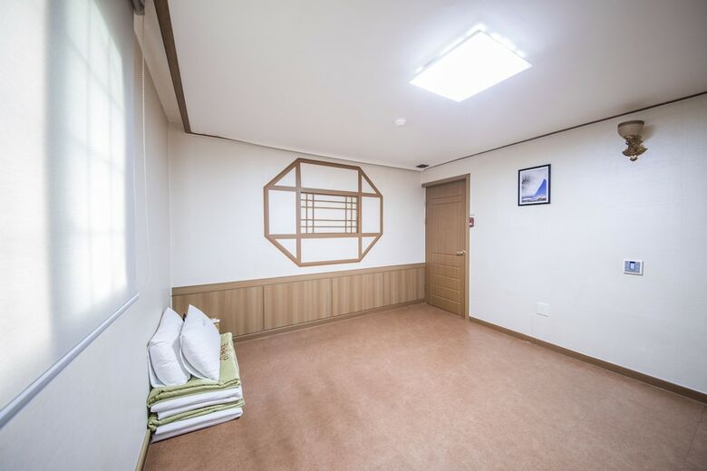 Hotel I-zone
