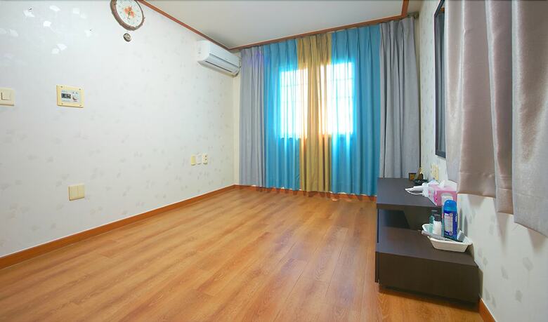 Hotel I-zone
