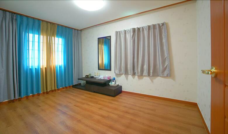Hotel I-zone