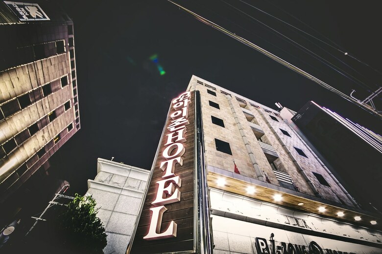 Hotel I-zone
