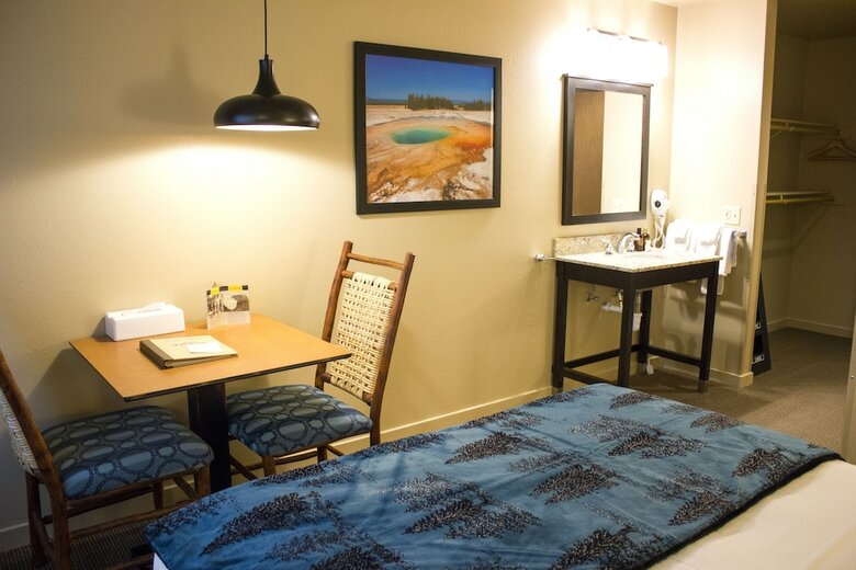 Hotel Grant Village - Inside The Park