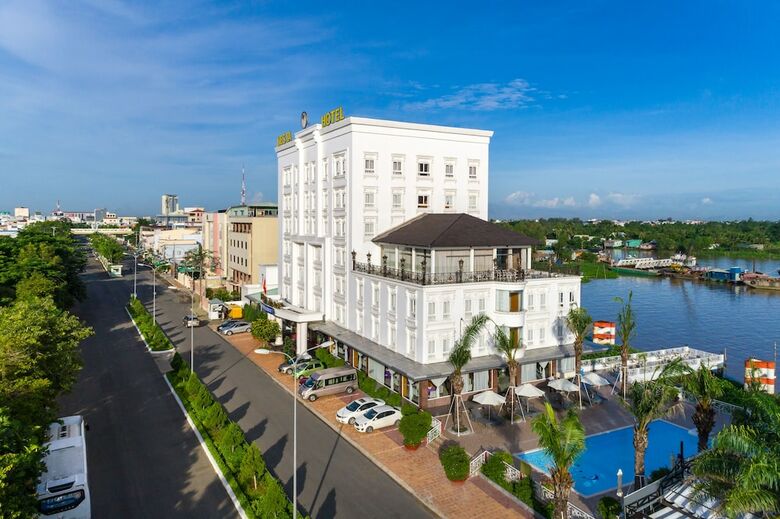 Nesta Hotel