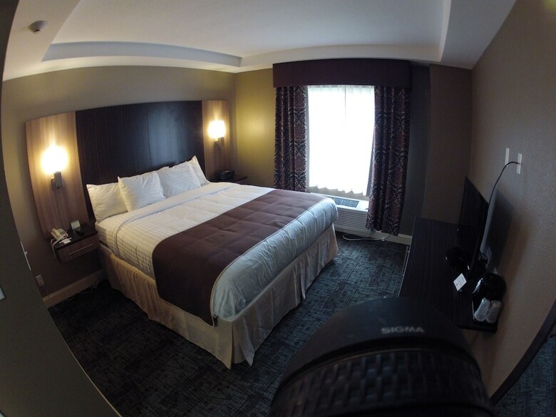 Aashram Hotel By Niagara River