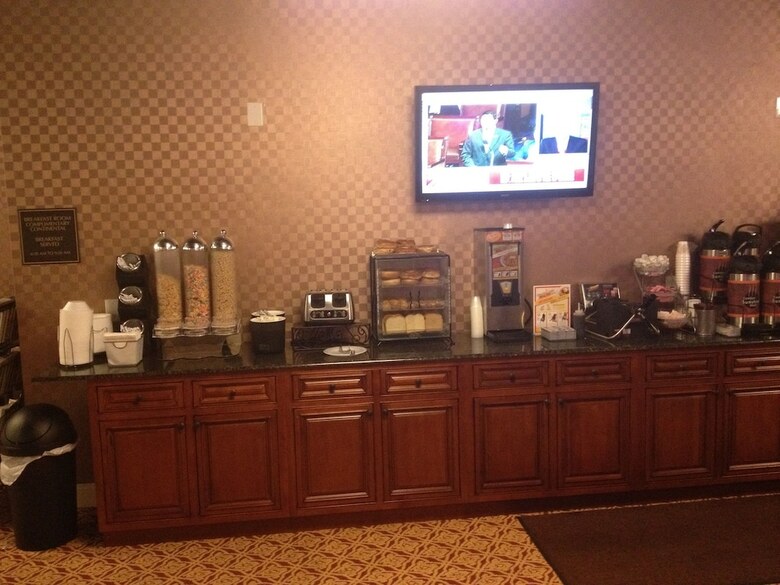 Aashram Hotel By Niagara River