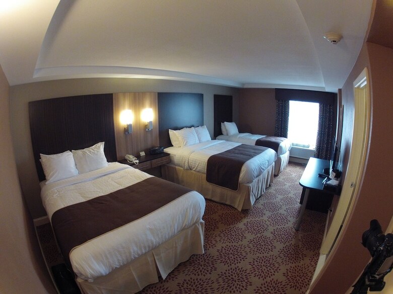 Aashram Hotel By Niagara River