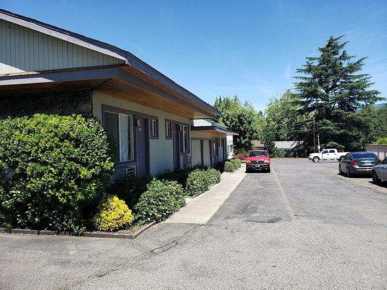 Ashland Motel - University