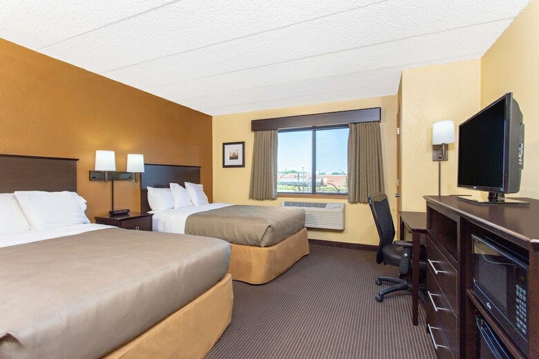 Hotel Americinn By Wyndham West Bend