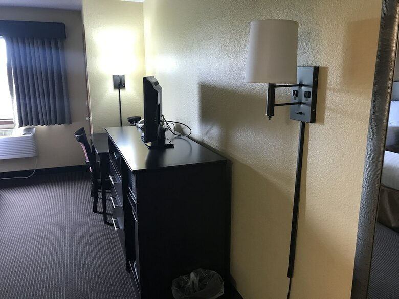 Hotel Americinn By Wyndham West Bend