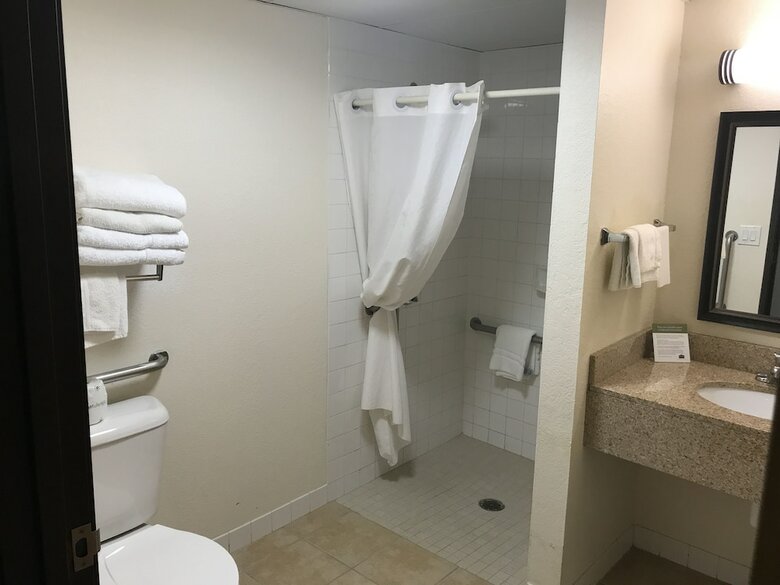 Hotel Americinn By Wyndham West Bend